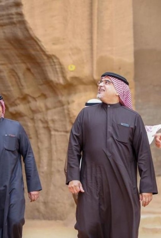ولي عهد البحرين يزور آثار العلا في السعودية 