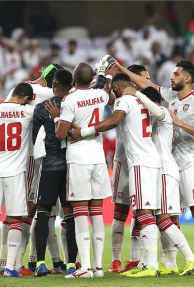 منتخب البحرين يحتفل بالتأهل
