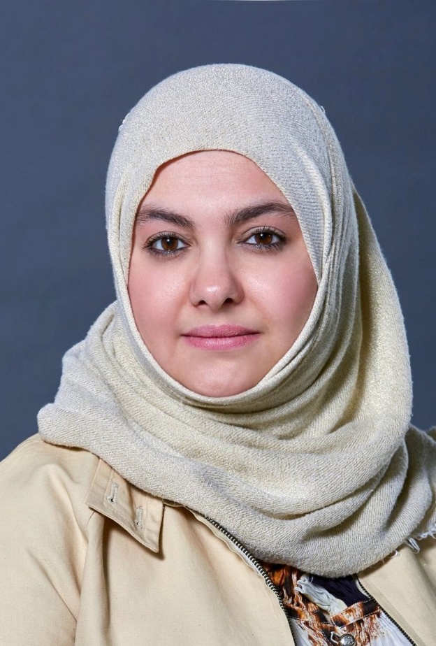 الطبيبة نرمين مع فريق الأطباء في كندا