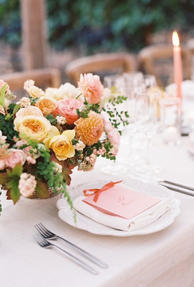 الزهور التي تحكي قصة أحدث افكار ديكورات الافراح