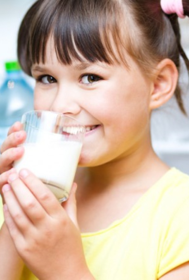نصائح للأم لوقاية أطفالها من نقص الكالسيوم