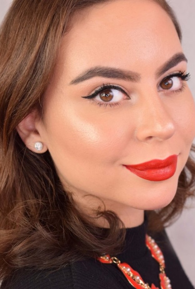 تألقي باطلالة ساحرة ليوم الحبّ مع Benefit Cosmetics