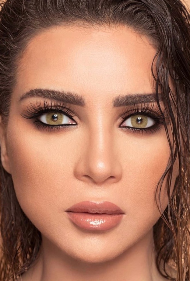 إطلالات جميلة وأنثوية وناعمة