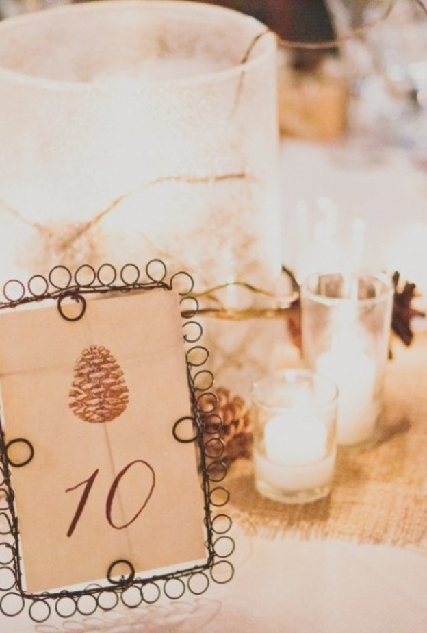 افكار لزينة الطاولات من اكواز الصنوبر