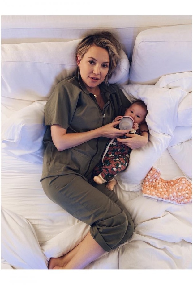 كيت هدسون في صورة لطيفة مع طفلتها الرضيعة "راني روز"