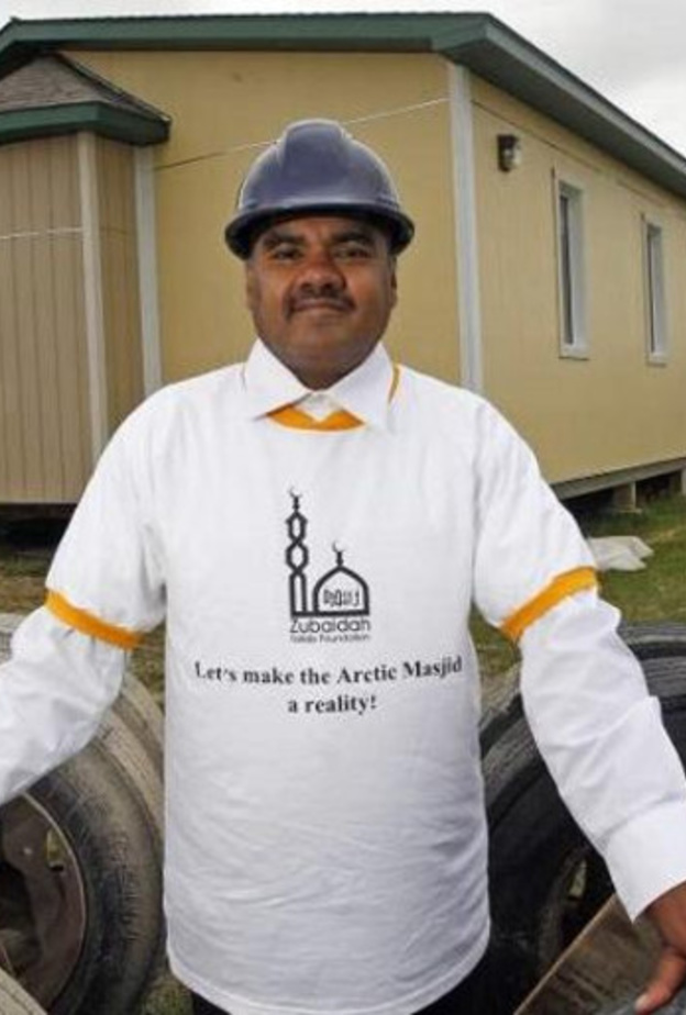  الثنائي فهد اليحيى ولولو اليحيى جمعتهما موهبة الرسم على الزجاج