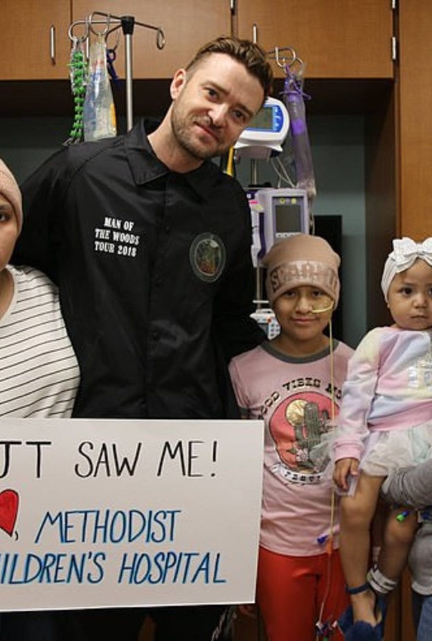 جاستن تمبرليك مع أطفال المستشفى