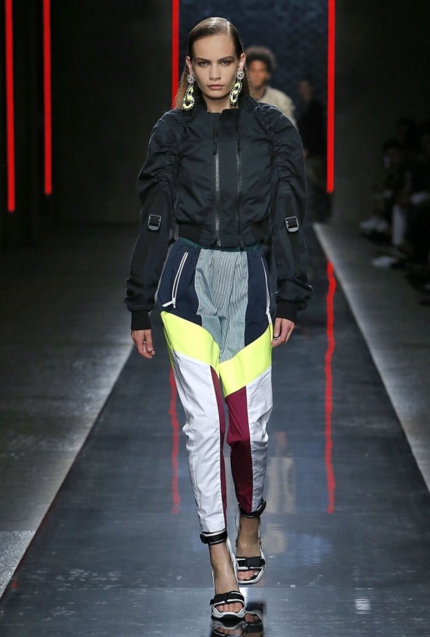 أزياء مستوحاة من البدلات العسكرية