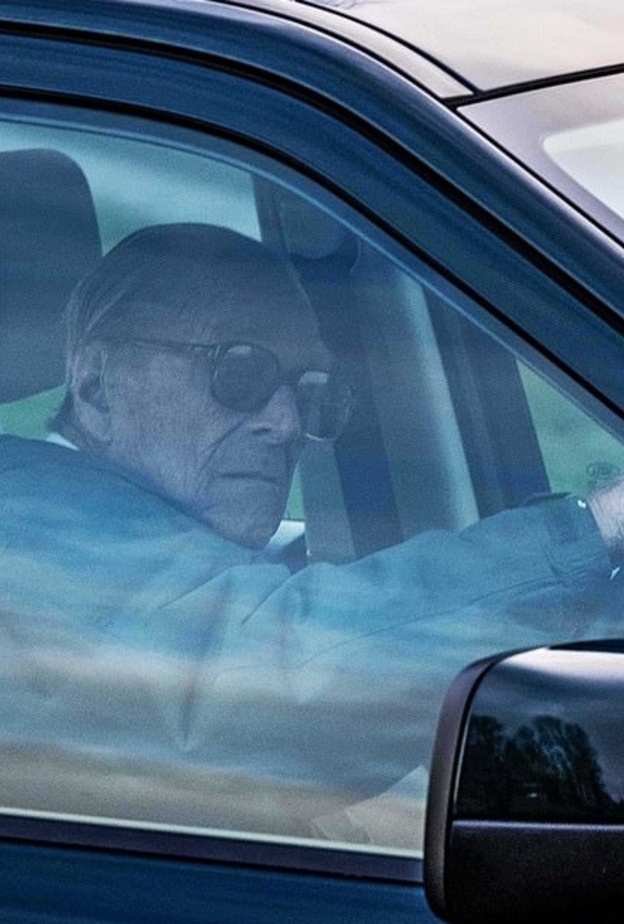 سيارة الأمير فيليب بعد الحادث