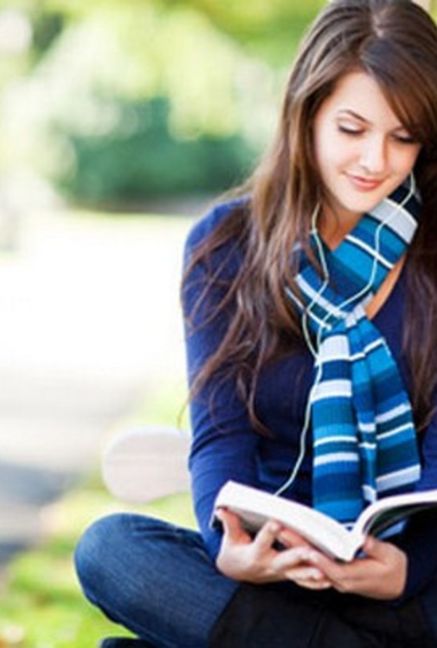 لماذا تستمتع الفتيات بقراءة الروايات