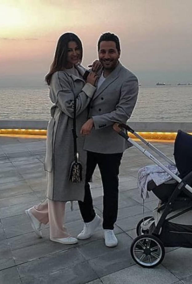 وسام بريدي وزوجته ريم بنزهة مع طفلتهما بيلا ماريا على شواطئ لبنان