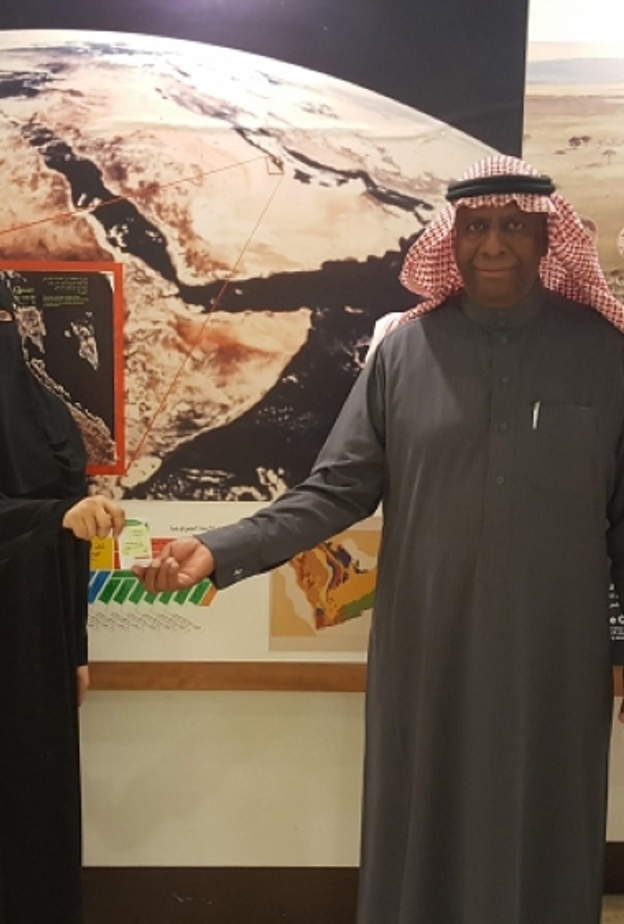 زينب علي الحداد تتسلم رخصتها