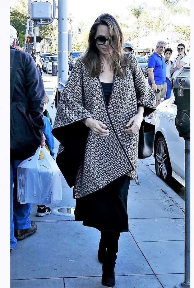 أكسسوارات سوداء من اختيار أنجلينا جولي ‏Angelina Jolie