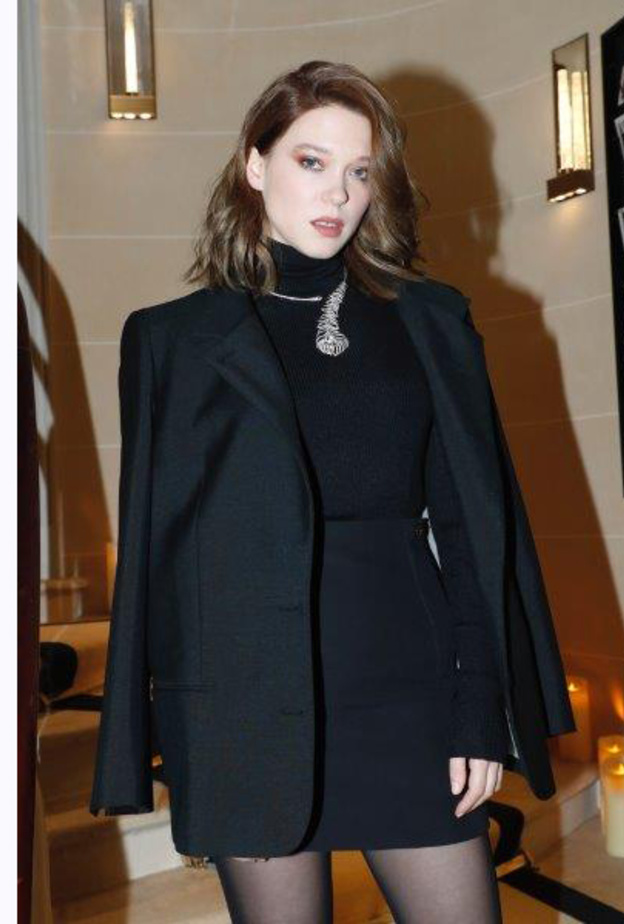 Aymeline Valade ايملين فالاد.