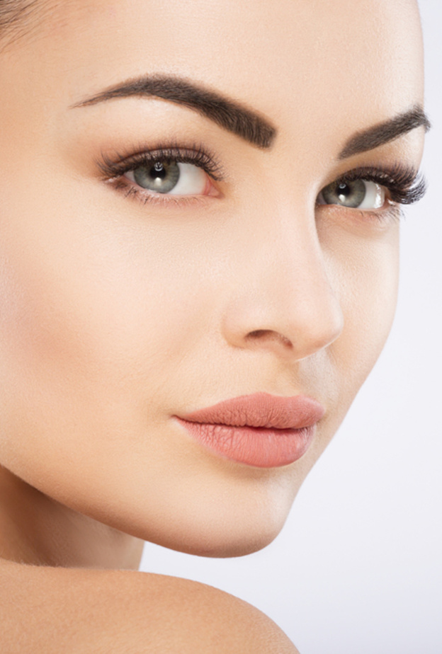 اتبعي النصائح التالية لرسم الحواجب