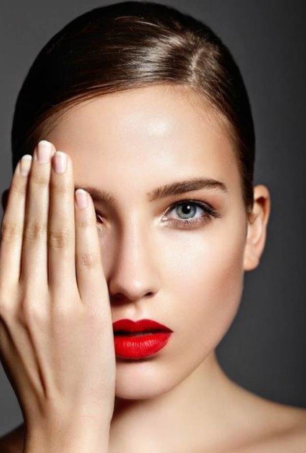 Instaglam.. نخبة خبراء التجميل في أي مكان أو وقت بلمسة واحد