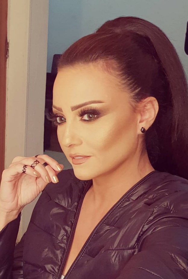 الفنانة بشرى تخوض تحدي الإطلالة بدون مكياج