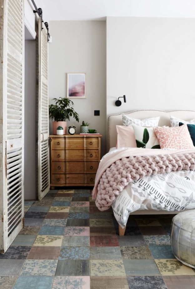 أرضية غرفة نوم بشكل خلية نحل وبألوان الباستيل