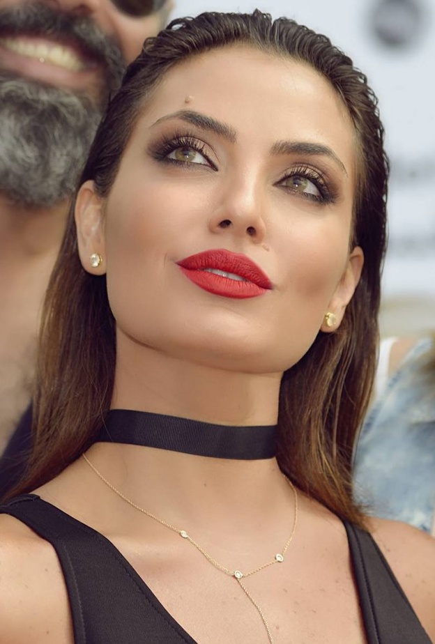 دوجا حجازي شبيهة انجلينا جولي