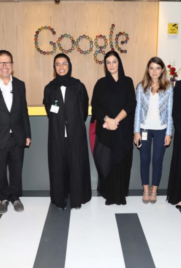  نورة بنت محمد الكعبي تشارك في ندوة حوارية بالمقر الإقليمي لشركة جوجل في دبي