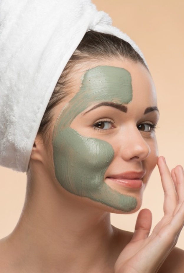 ماسك الطين الهندي مع الزبادي لنضارة البشرة