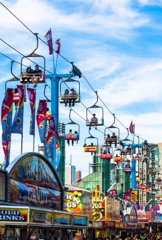 متعة السياحة في تورنتو