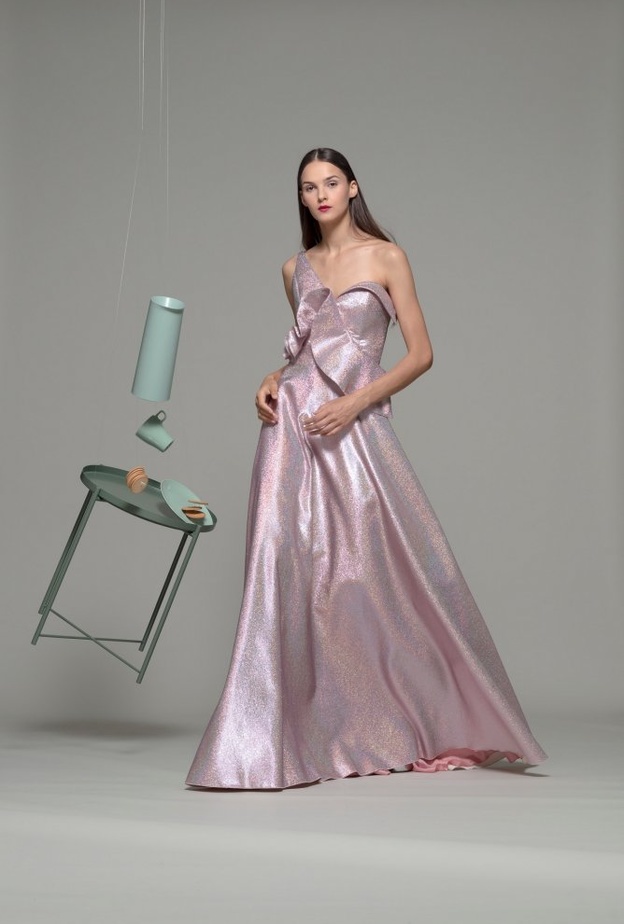 فستان من تصميم ايلي صعب