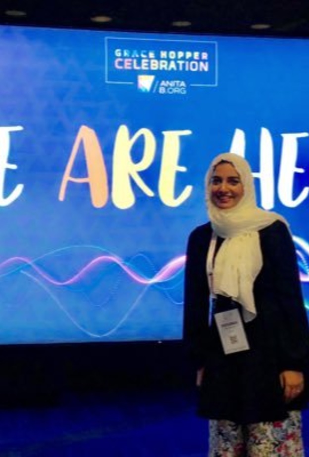 اكتشفت الباحثة بشرى العريني ثغرات أمنية جديدة في أجهزة الهواتف الذكية