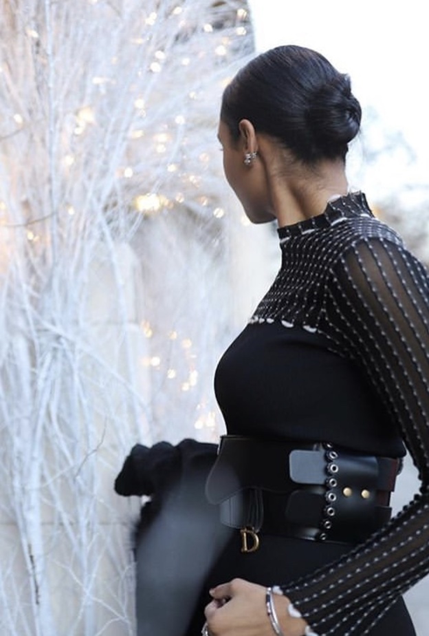 حقائب معلقة على حزام خصر لإطلالة أنيقة وعملية