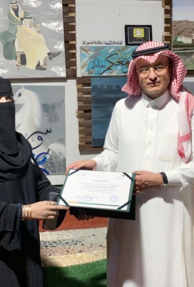 مبادرة التشكيلية عائشة عسيري مع عمال النظافة