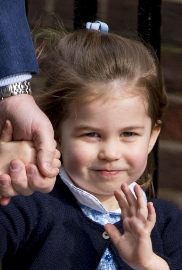  الأميرة تشارلوت تلتحق بمدرسة شقيقها الأكبر الأمير جورج