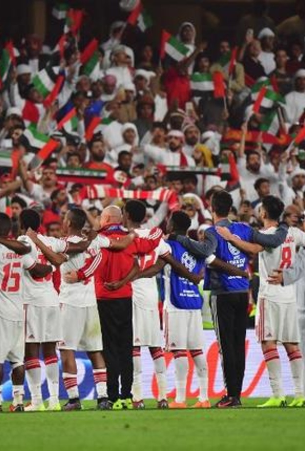 الجمهور الإماراتي في إنتظار السعادة من الأبيض