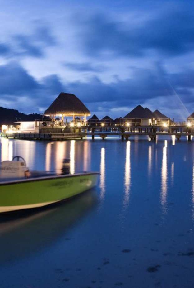 جزيرة بورا بورا تمنح للعرسان رحلات بحرية مثيرة