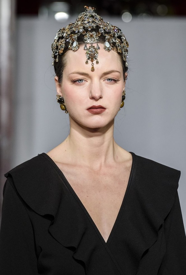 قطعة لتزين كامل الرأس