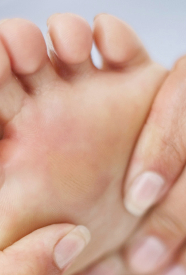 الرطوبة مسبب رئيسي لفطريات القدم