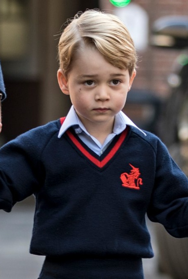 الأمير جورج يفاجئ امرأة في الحديقة ويكشف لها عن اسم التدليل الخاص به