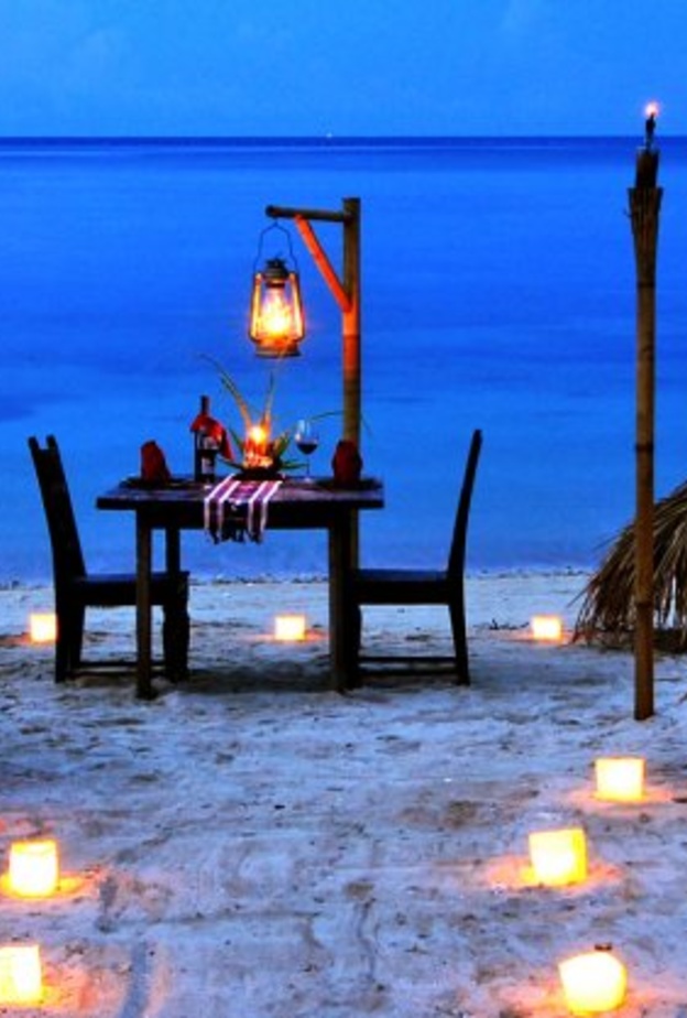 الرحلات البحرية إلى لومبوك فهي تنطلق عادة من الجزر المجاورة لجزيرة لومبوك