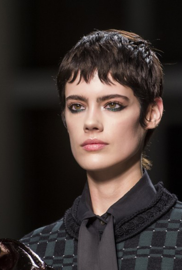  أحدث تسريحات شعر متجدّدة مع الغرة الأمامية القصيرة