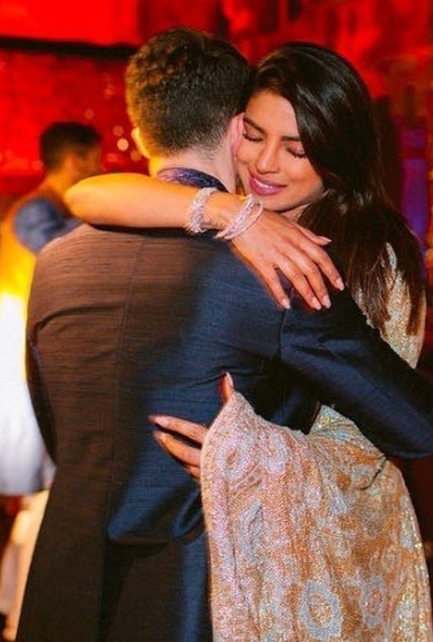 بريانكا تشوبرا ونيك جوناس يستضيفان حفل استقبال في ولاية كارولينا الشمالية