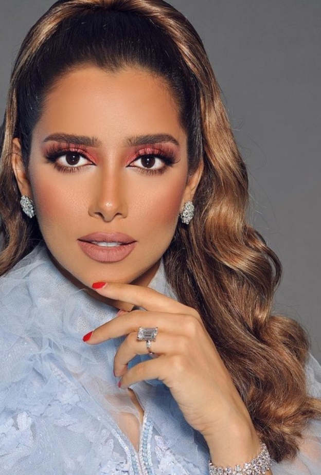 من ناسبتها أكثر تسريحة الشعر النصف مرفوع؟