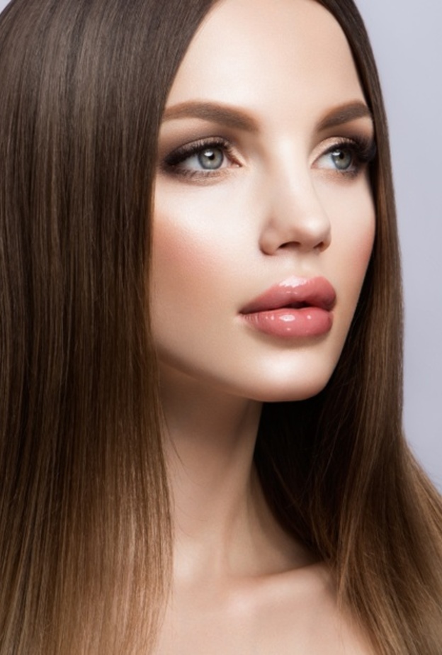 استخدمي وصفات القرفة لتكبير الشفاه