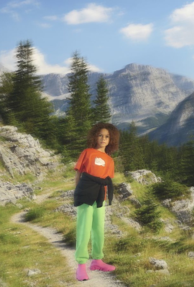 مجموعة حصرية لـ Farfetch مع بالنسياغا