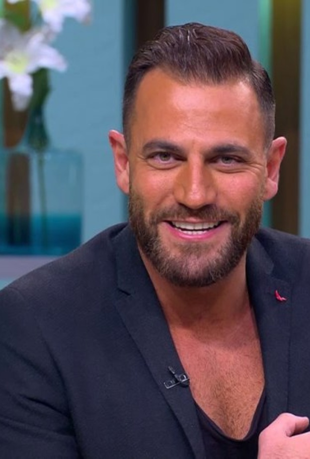 نيكولا معوض