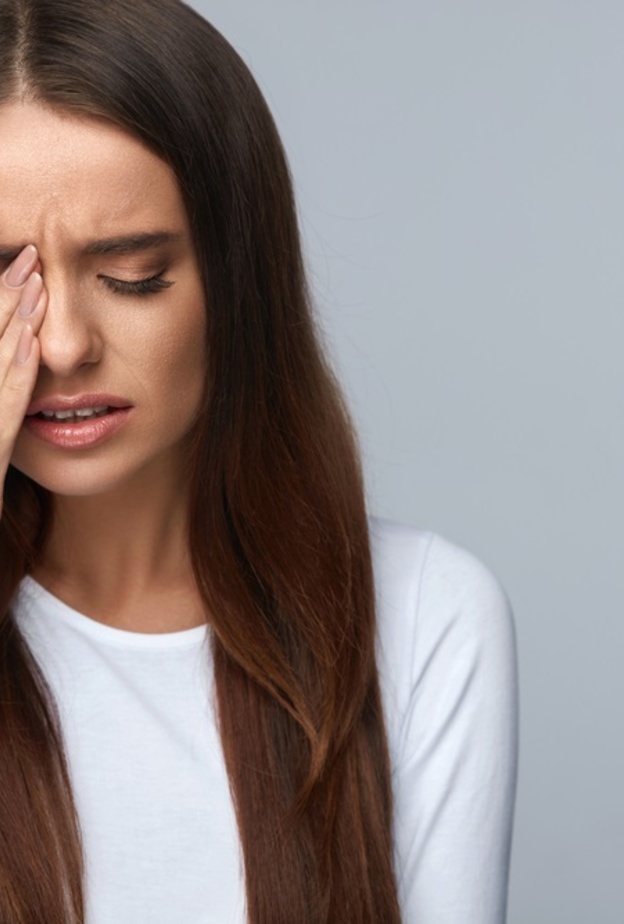 ما هي اسباب جفاف العين عند الاستيقاظ من النوم ؟