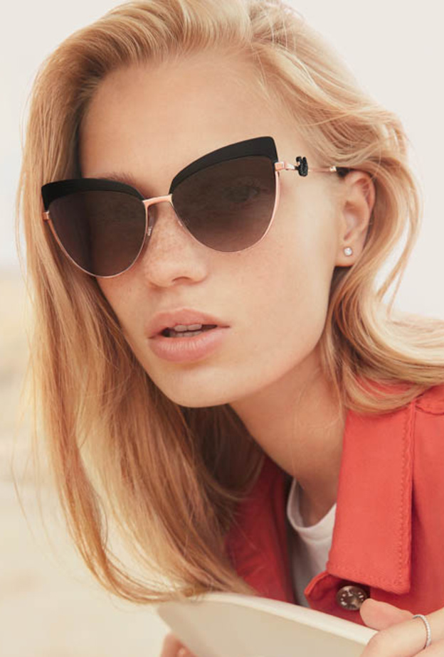 استقبلي الموسم بروح مشرقة مع مجموعة النظارات الرائعة من Swarovski