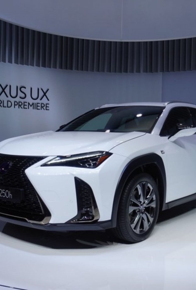 السيارة من الداخل