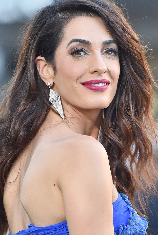 أحمر شفاه عنابي