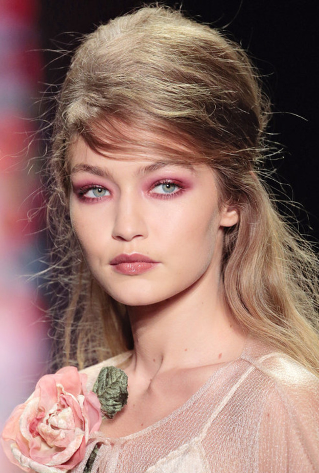 إطلالات جريئة وعصرية