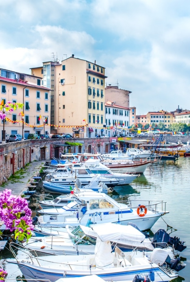 مدخل السوق المركزي في ليفورنو