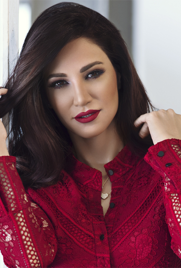 نجمات بعمر الأربعينيات يلهمنك بمكياج جذاب